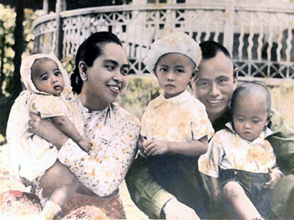 ung-san-with-his-wife-and-children-1946-on-the-left-his-daughter-the-later-noble-prize-laureate-aung-san-suu-kyi